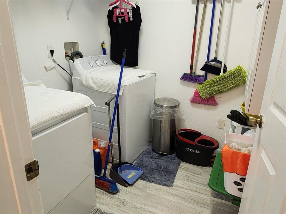 For Sale: $385,000 (3 beds, 2 baths, 1410 Square Feet)