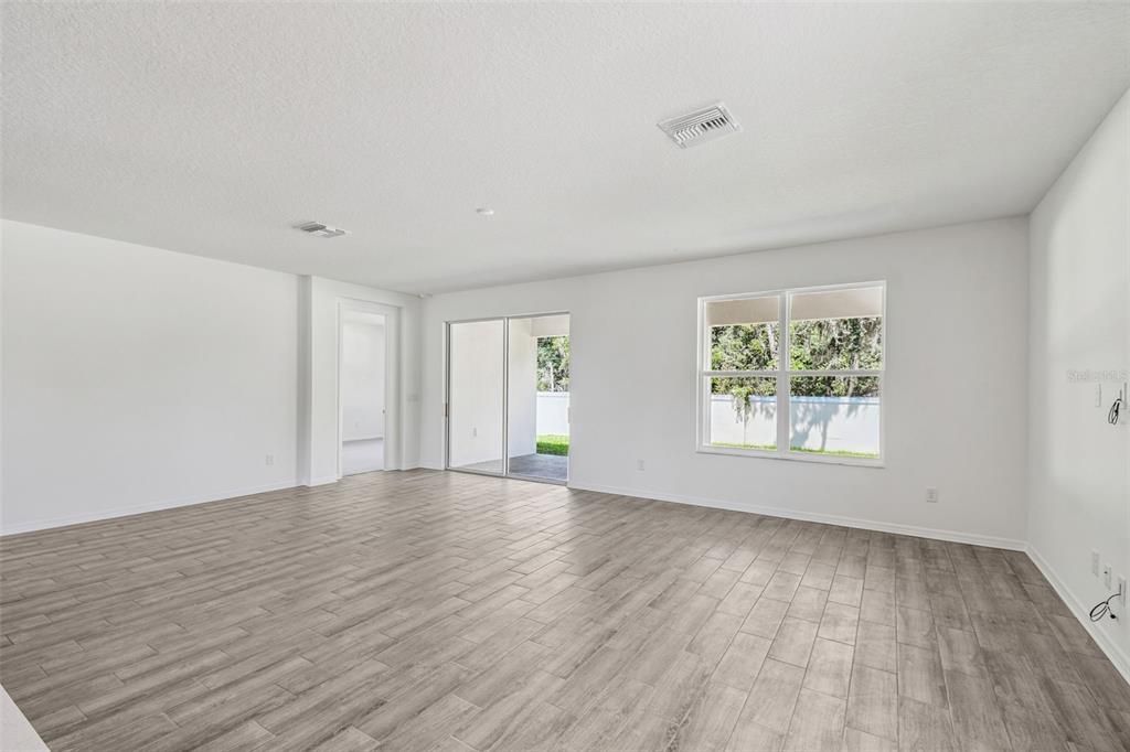 Active With Contract: $349,900 (2 beds, 2 baths, 1976 Square Feet)