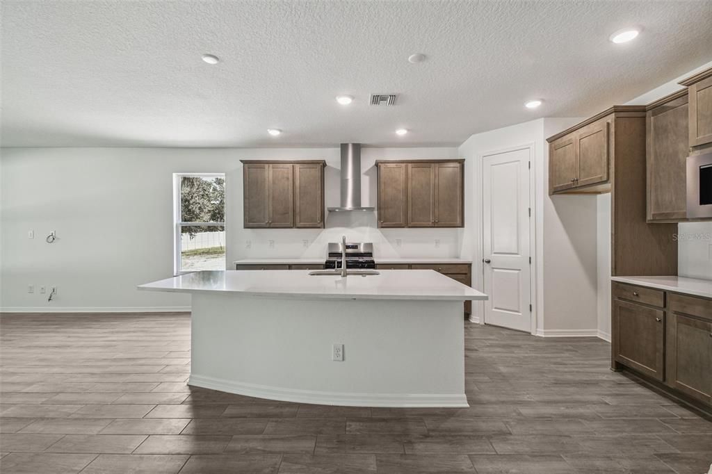 Active With Contract: $349,900 (2 beds, 2 baths, 1976 Square Feet)