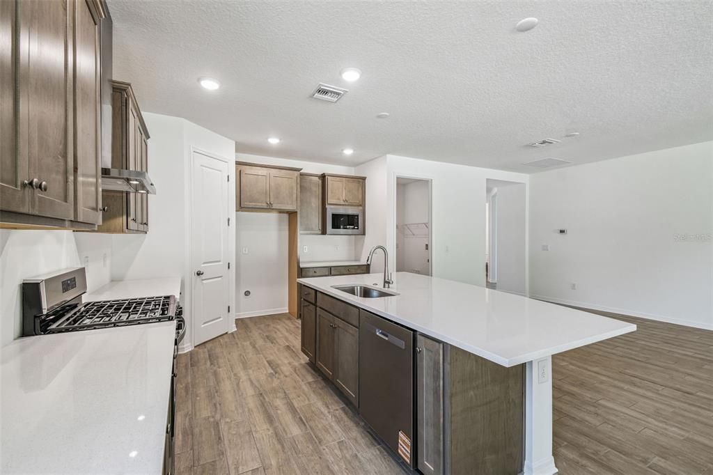 Active With Contract: $349,900 (2 beds, 2 baths, 1976 Square Feet)