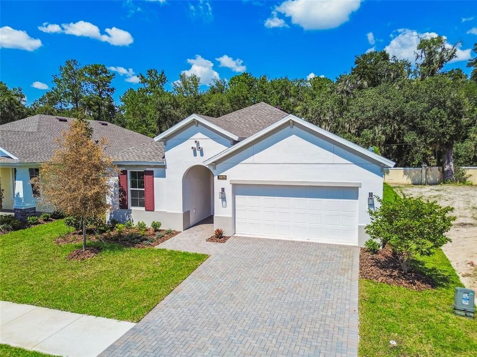 Active With Contract: $349,900 (2 beds, 2 baths, 1976 Square Feet)