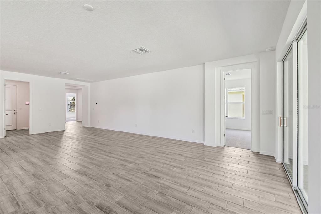 Active With Contract: $349,900 (2 beds, 2 baths, 1976 Square Feet)