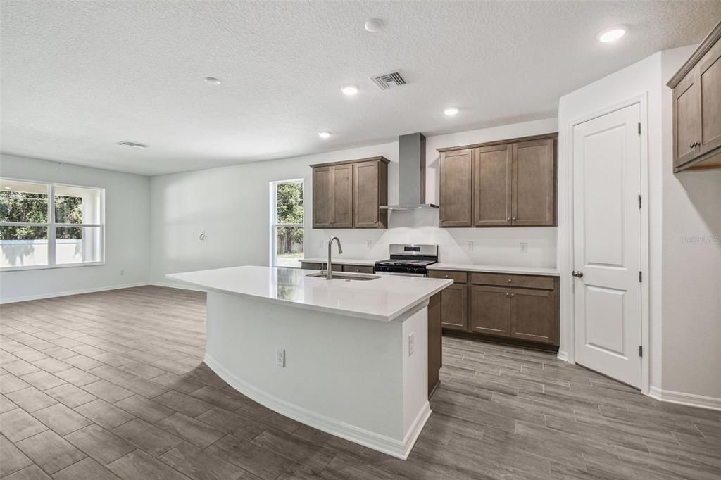 Active With Contract: $349,900 (2 beds, 2 baths, 1976 Square Feet)