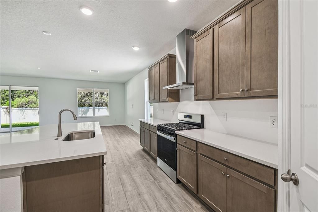 Active With Contract: $349,900 (2 beds, 2 baths, 1976 Square Feet)