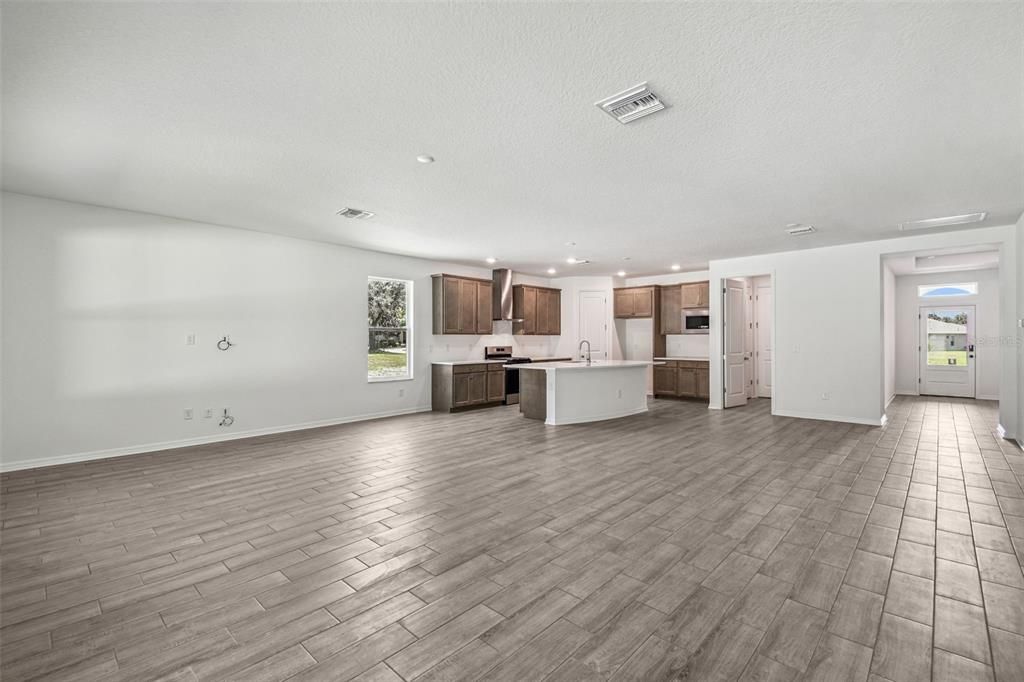 Active With Contract: $349,900 (2 beds, 2 baths, 1976 Square Feet)