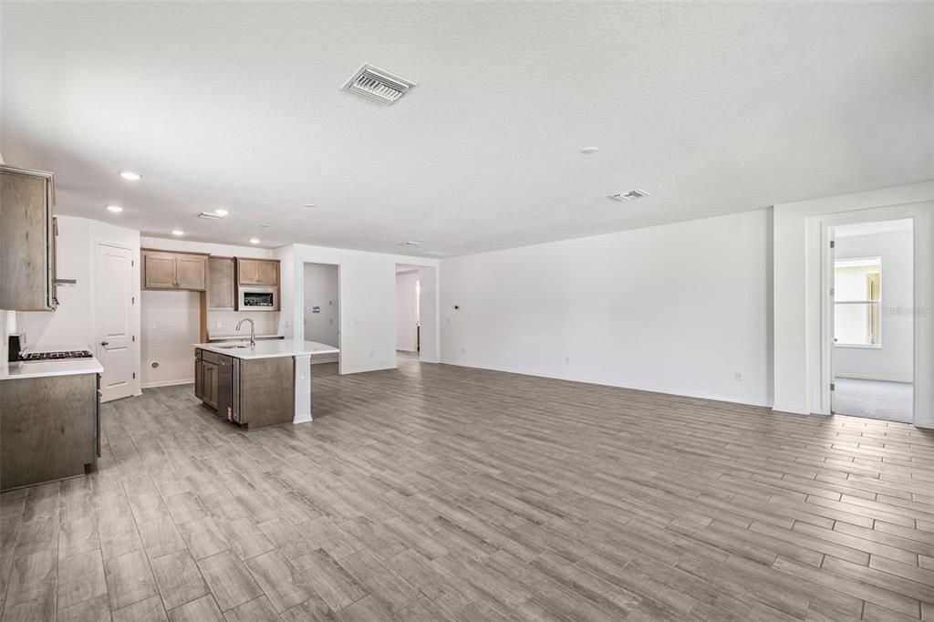 Active With Contract: $349,900 (2 beds, 2 baths, 1976 Square Feet)