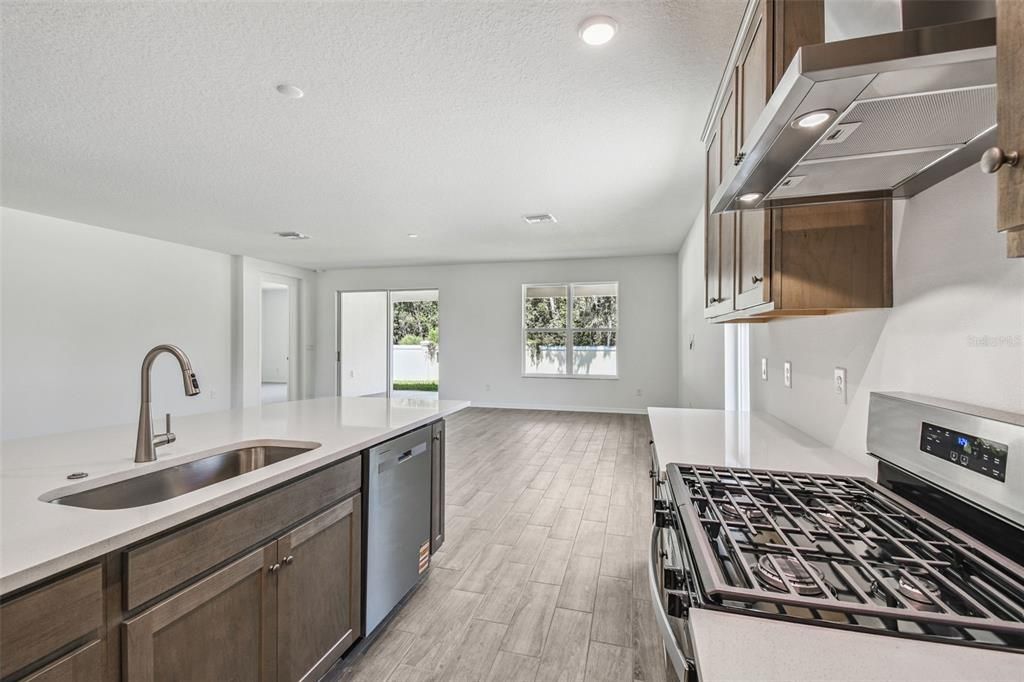 Active With Contract: $349,900 (2 beds, 2 baths, 1976 Square Feet)