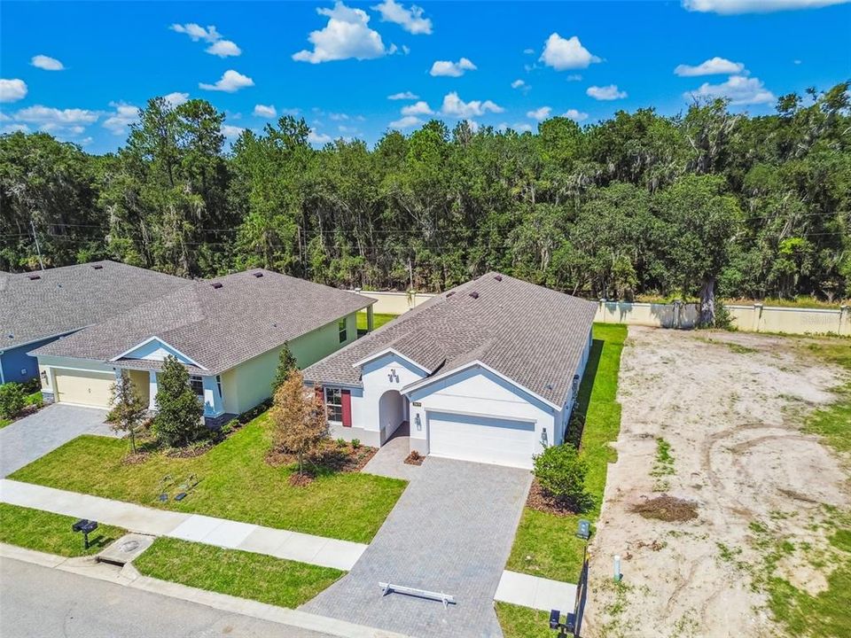 Active With Contract: $349,900 (2 beds, 2 baths, 1976 Square Feet)