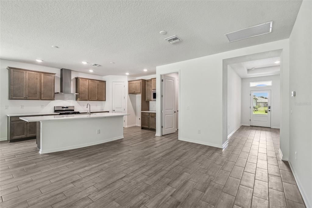 Active With Contract: $349,900 (2 beds, 2 baths, 1976 Square Feet)