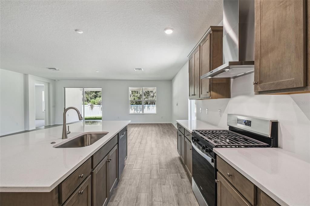 Active With Contract: $349,900 (2 beds, 2 baths, 1976 Square Feet)