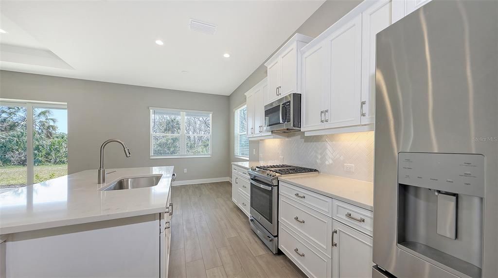 For Sale: $548,990 (2 beds, 2 baths, 1904 Square Feet)