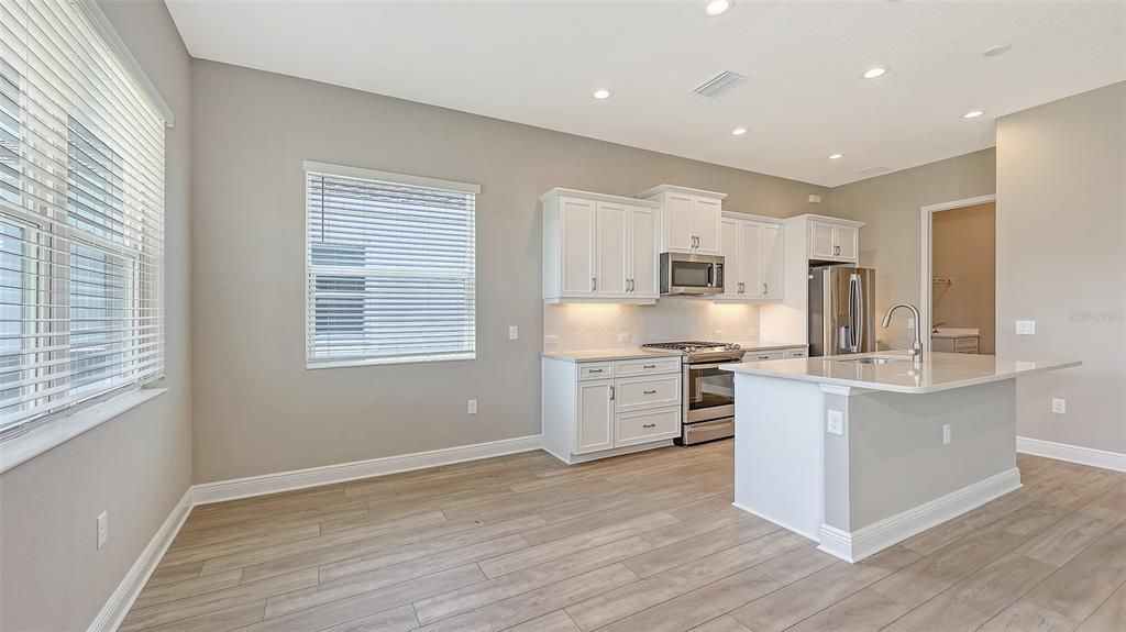 For Sale: $548,990 (2 beds, 2 baths, 1904 Square Feet)