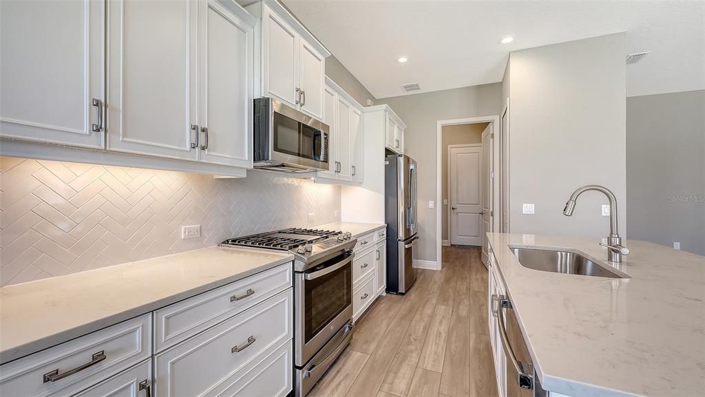 For Sale: $548,990 (2 beds, 2 baths, 1904 Square Feet)