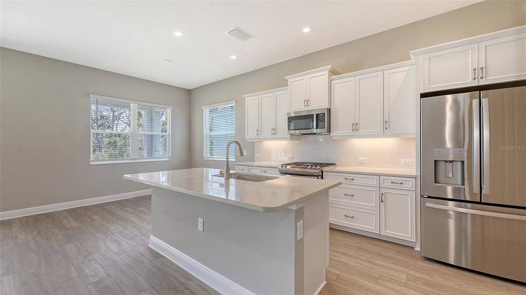 For Sale: $548,990 (2 beds, 2 baths, 1904 Square Feet)