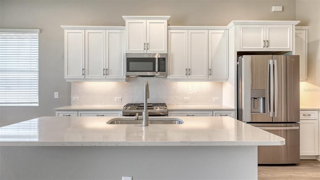 For Sale: $548,990 (2 beds, 2 baths, 1904 Square Feet)