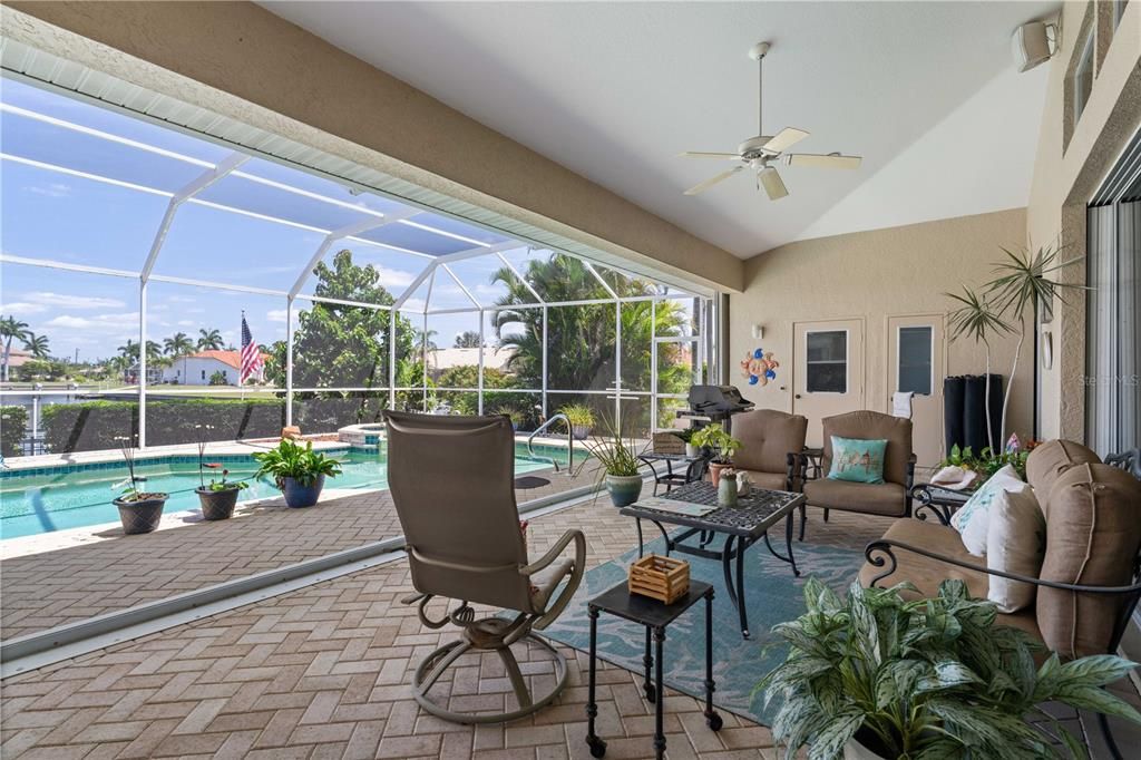 合同活跃: $849,000 (3 贝兹, 2 浴室, 2735 平方英尺)