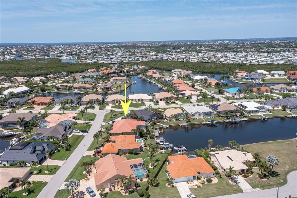 合同活跃: $849,000 (3 贝兹, 2 浴室, 2735 平方英尺)