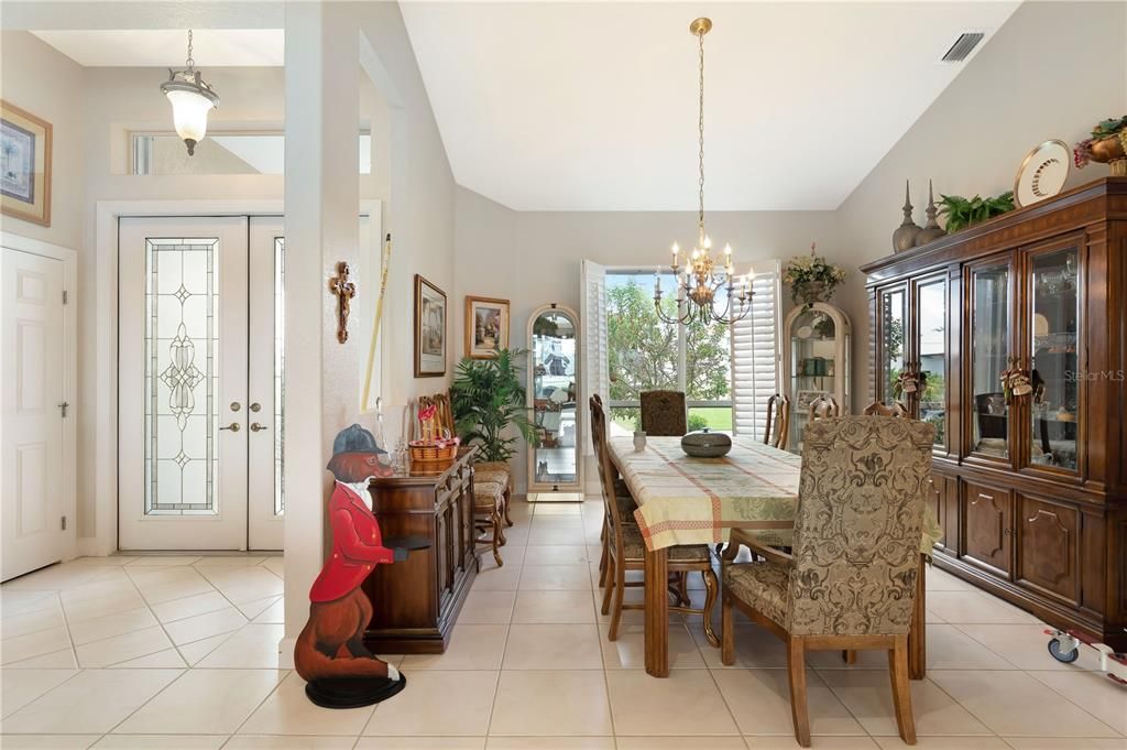 合同活跃: $849,000 (3 贝兹, 2 浴室, 2735 平方英尺)