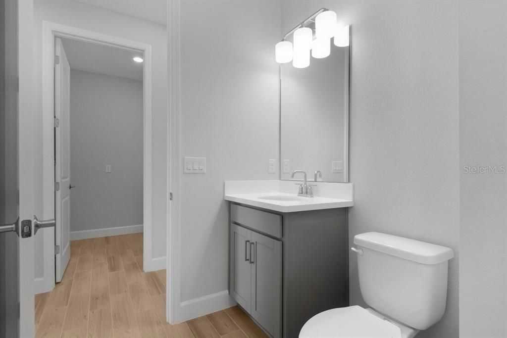 合同活跃: $550,119 (4 贝兹, 3 浴室, 2394 平方英尺)