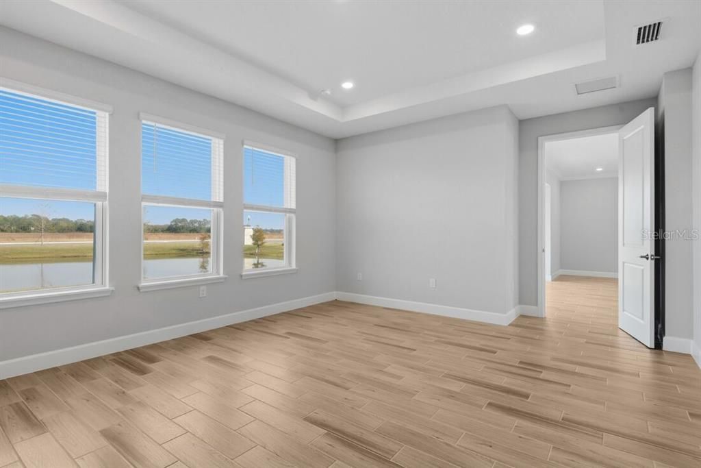 合同活跃: $550,119 (4 贝兹, 3 浴室, 2394 平方英尺)