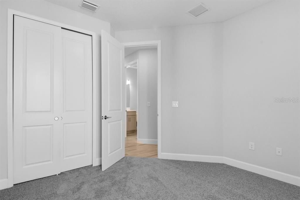 合同活跃: $550,119 (4 贝兹, 3 浴室, 2394 平方英尺)