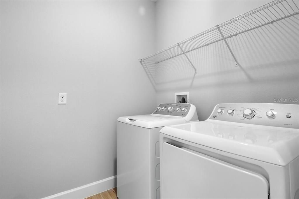 合同活跃: $550,119 (4 贝兹, 3 浴室, 2394 平方英尺)