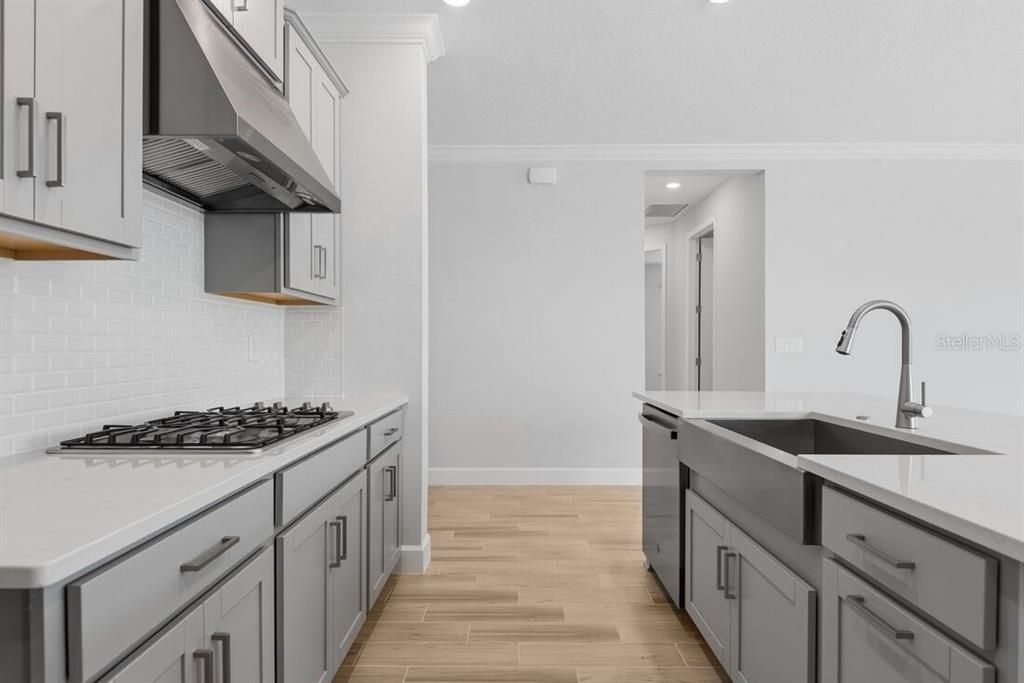 合同活跃: $550,119 (4 贝兹, 3 浴室, 2394 平方英尺)