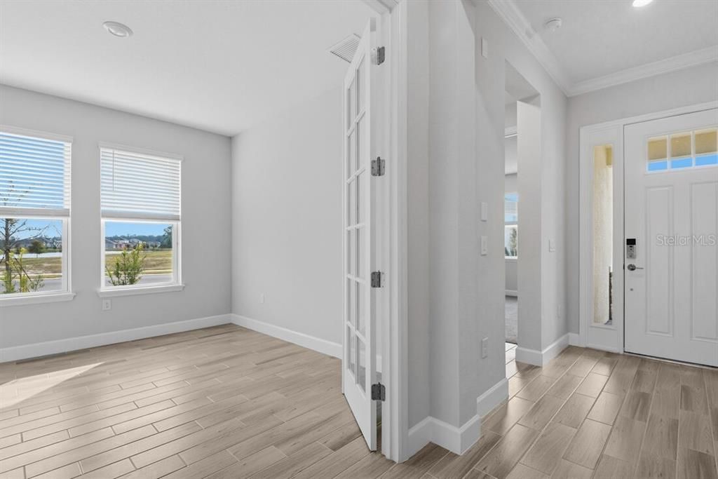 合同活跃: $550,119 (4 贝兹, 3 浴室, 2394 平方英尺)