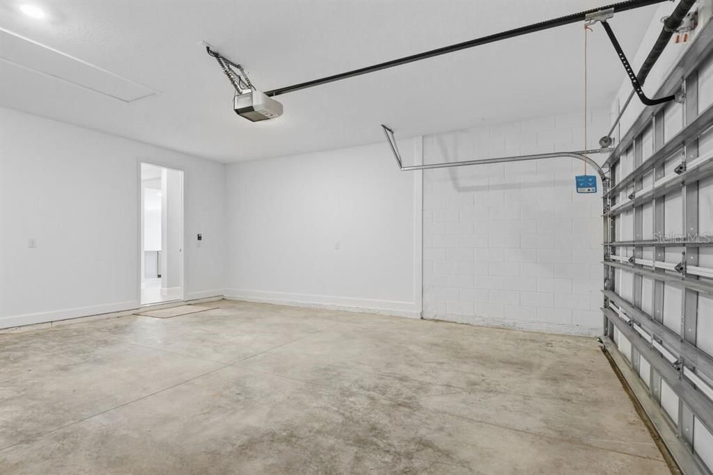 合同活跃: $550,119 (4 贝兹, 3 浴室, 2394 平方英尺)