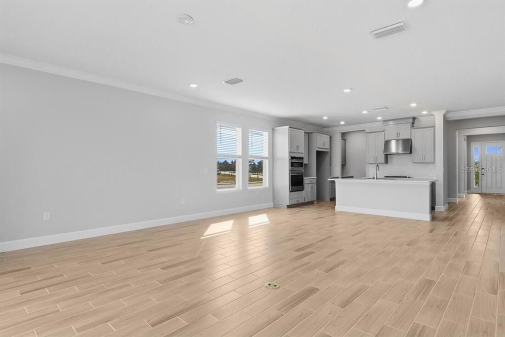 合同活跃: $550,119 (4 贝兹, 3 浴室, 2394 平方英尺)