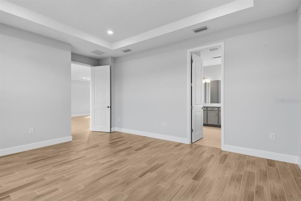 合同活跃: $550,119 (4 贝兹, 3 浴室, 2394 平方英尺)