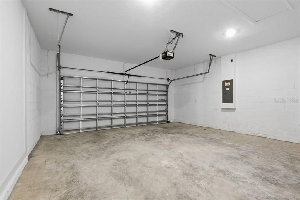 合同活跃: $550,119 (4 贝兹, 3 浴室, 2394 平方英尺)