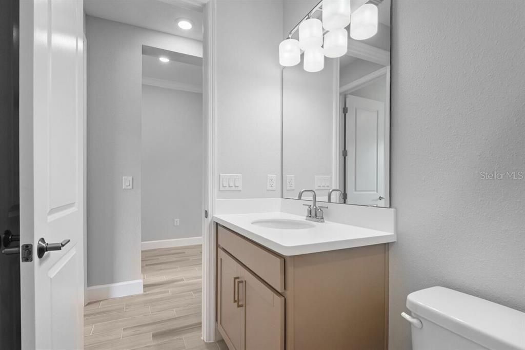 合同活跃: $550,119 (4 贝兹, 3 浴室, 2394 平方英尺)