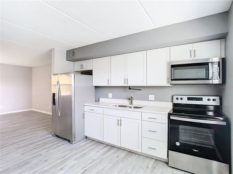 For Sale: $145,000 (2 beds, 1 baths, 784 Square Feet)