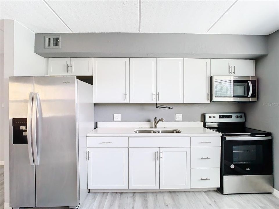 For Sale: $145,000 (2 beds, 1 baths, 784 Square Feet)