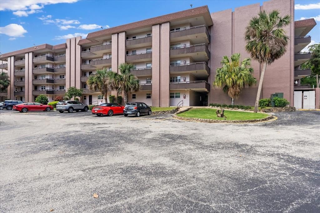 Недавно продано: $144,900 (2 спален, 2 ванн, 932 Квадратных фут)