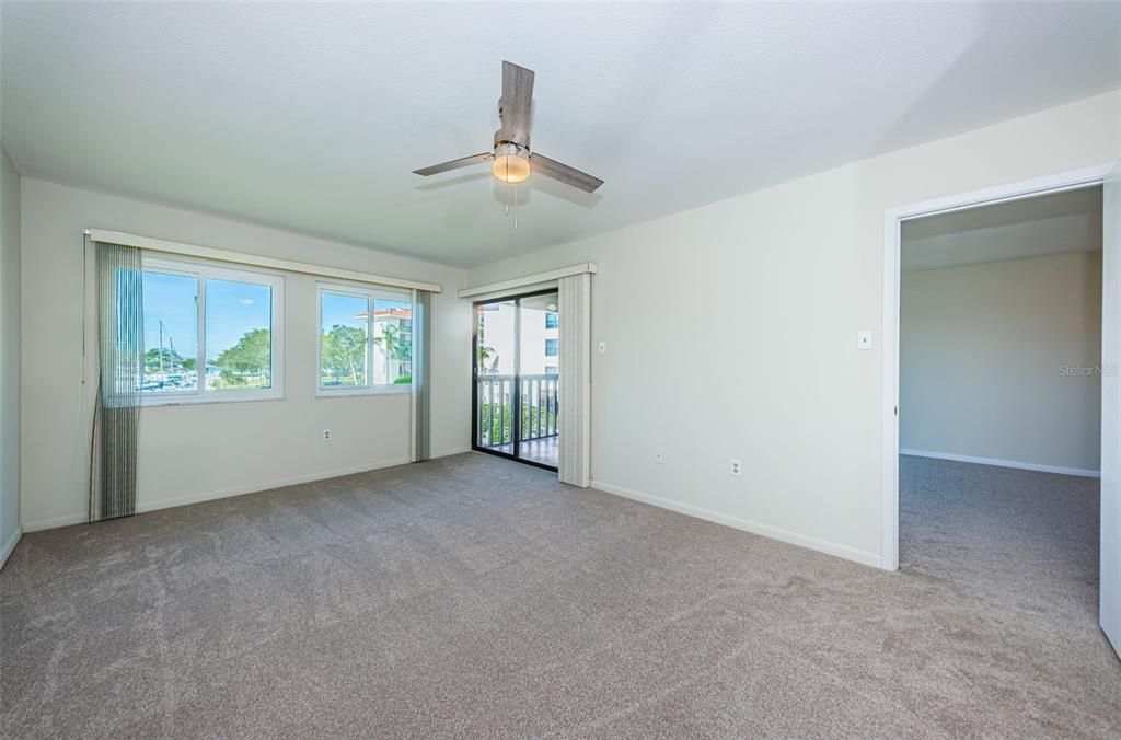 待售: $299,000 (2 贝兹, 2 浴室, 1065 平方英尺)