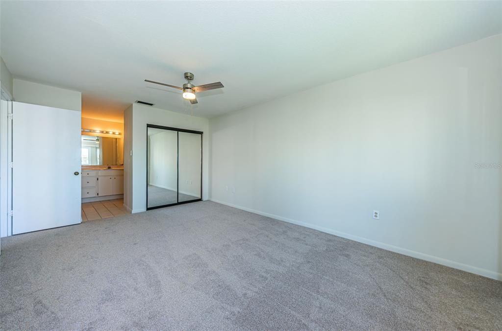 待售: $299,000 (2 贝兹, 2 浴室, 1065 平方英尺)