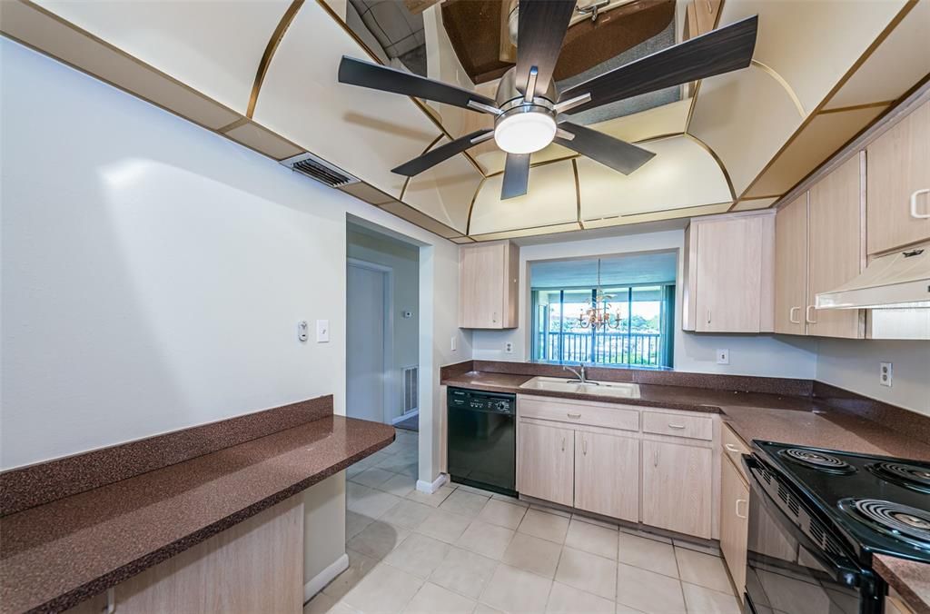 待售: $299,000 (2 贝兹, 2 浴室, 1065 平方英尺)