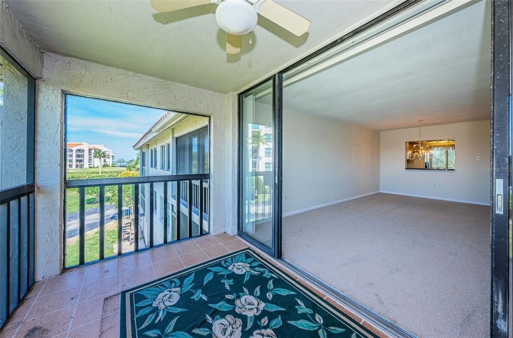 待售: $299,000 (2 贝兹, 2 浴室, 1065 平方英尺)