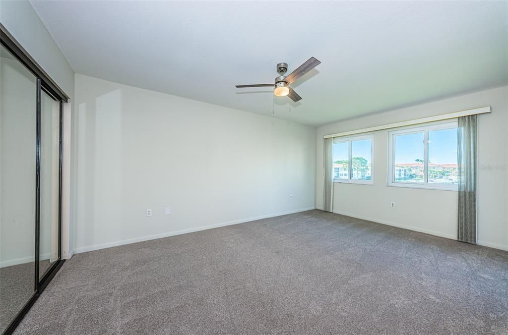 待售: $299,000 (2 贝兹, 2 浴室, 1065 平方英尺)