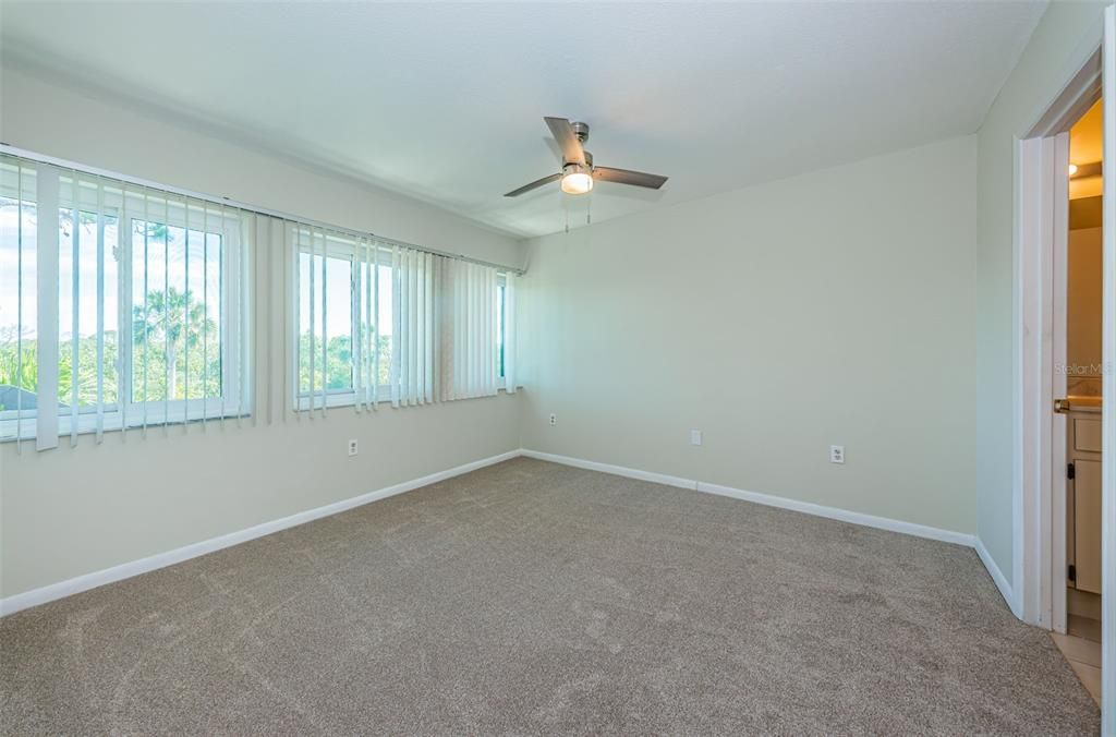 待售: $299,000 (2 贝兹, 2 浴室, 1065 平方英尺)