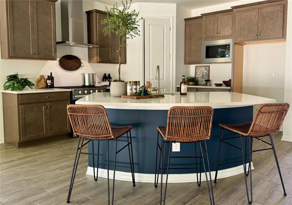 For Sale: $334,900 (2 beds, 2 baths, 1698 Square Feet)