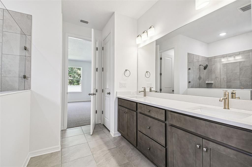 For Sale: $334,900 (2 beds, 2 baths, 1698 Square Feet)