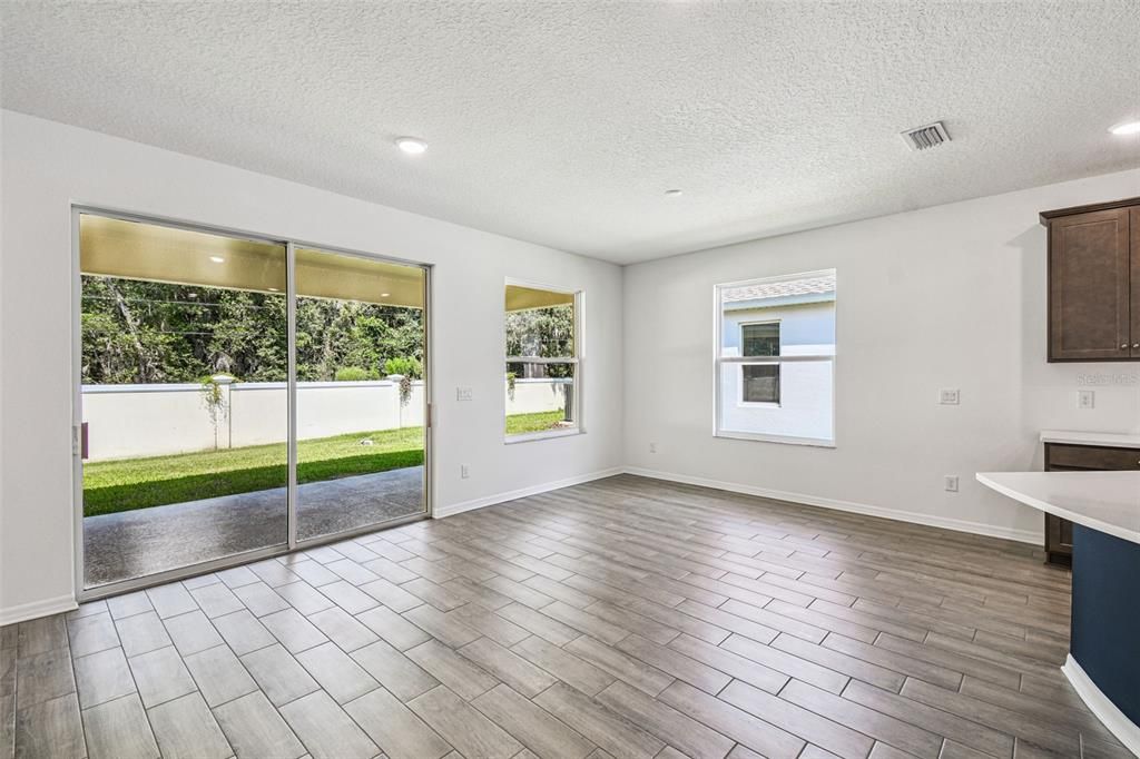 For Sale: $334,900 (2 beds, 2 baths, 1698 Square Feet)