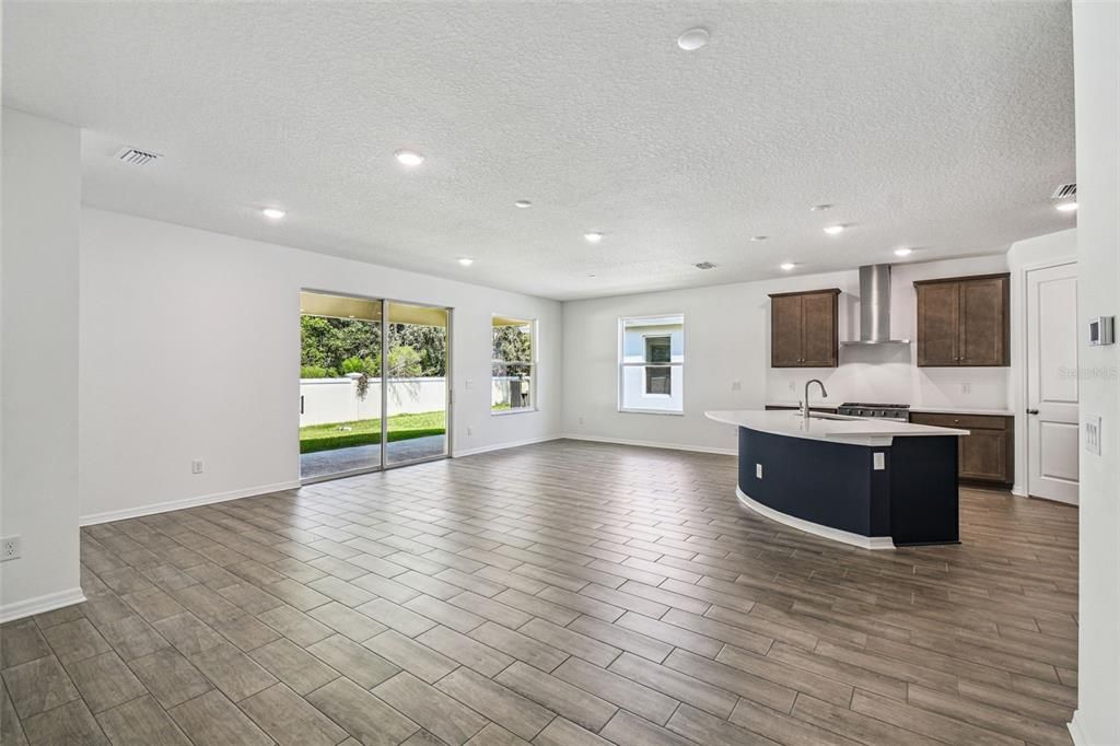 For Sale: $334,900 (2 beds, 2 baths, 1698 Square Feet)