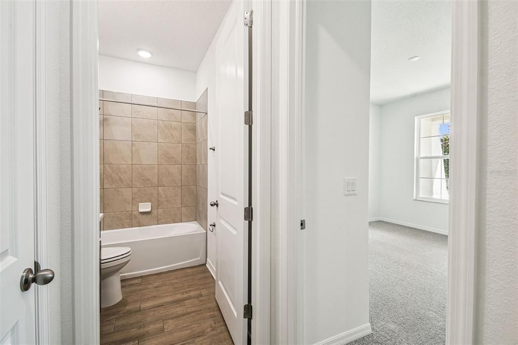 For Sale: $334,900 (2 beds, 2 baths, 1698 Square Feet)