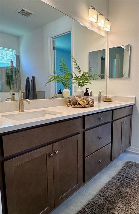 For Sale: $334,900 (2 beds, 2 baths, 1698 Square Feet)