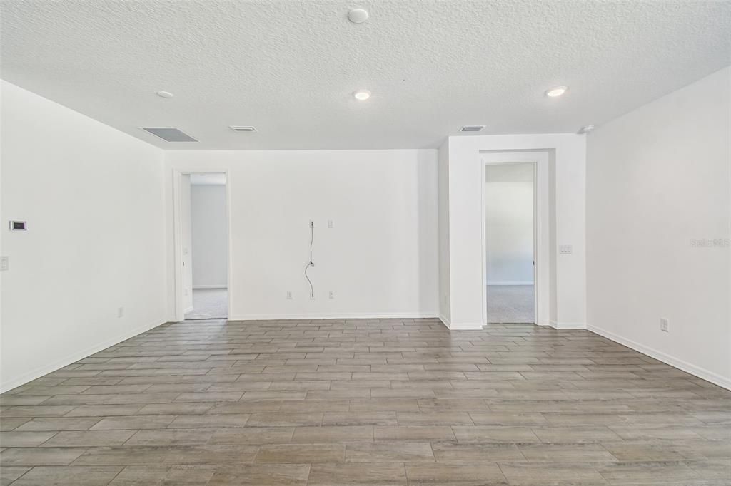 For Sale: $334,900 (2 beds, 2 baths, 1698 Square Feet)
