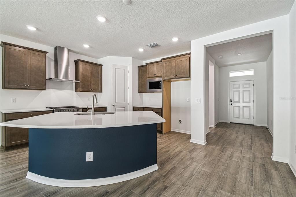 For Sale: $334,900 (2 beds, 2 baths, 1698 Square Feet)